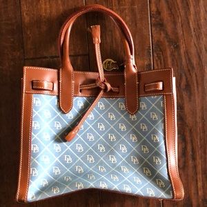AUTHENTIC DOONEY & BOURKE LEATHER PURSE